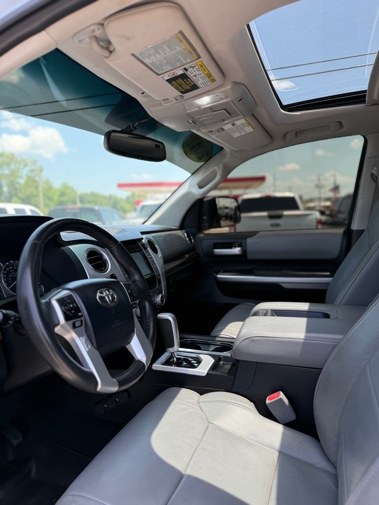 Toyota Tundra Limited 5.7L FFV CrewMax 4WD 2017