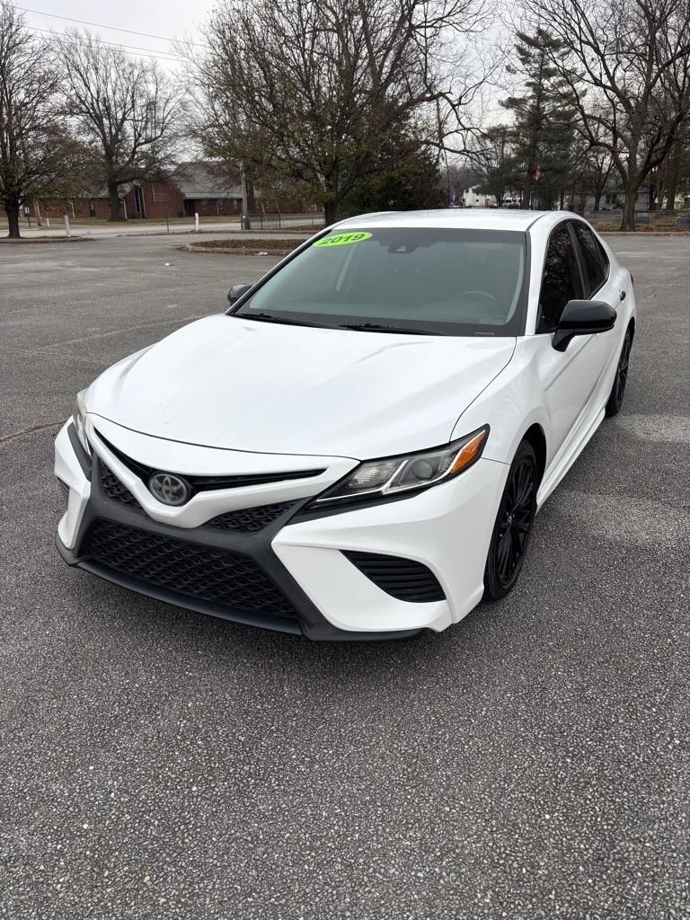 Toyota Camry SE 2019
