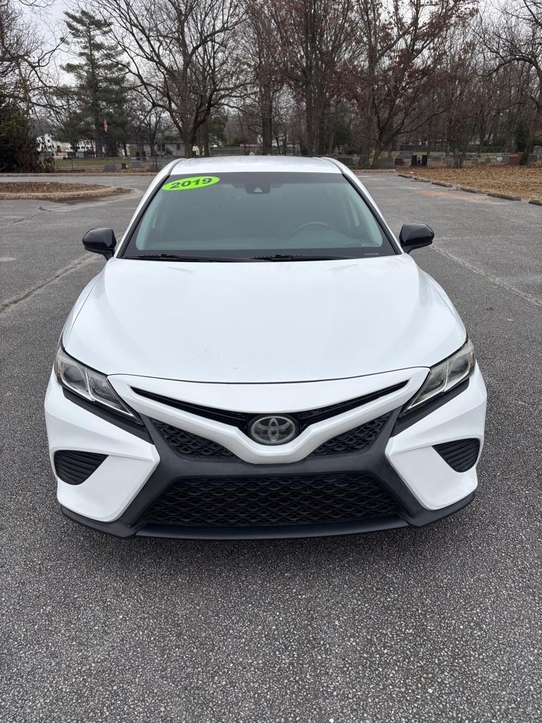 Toyota Camry SE 2019