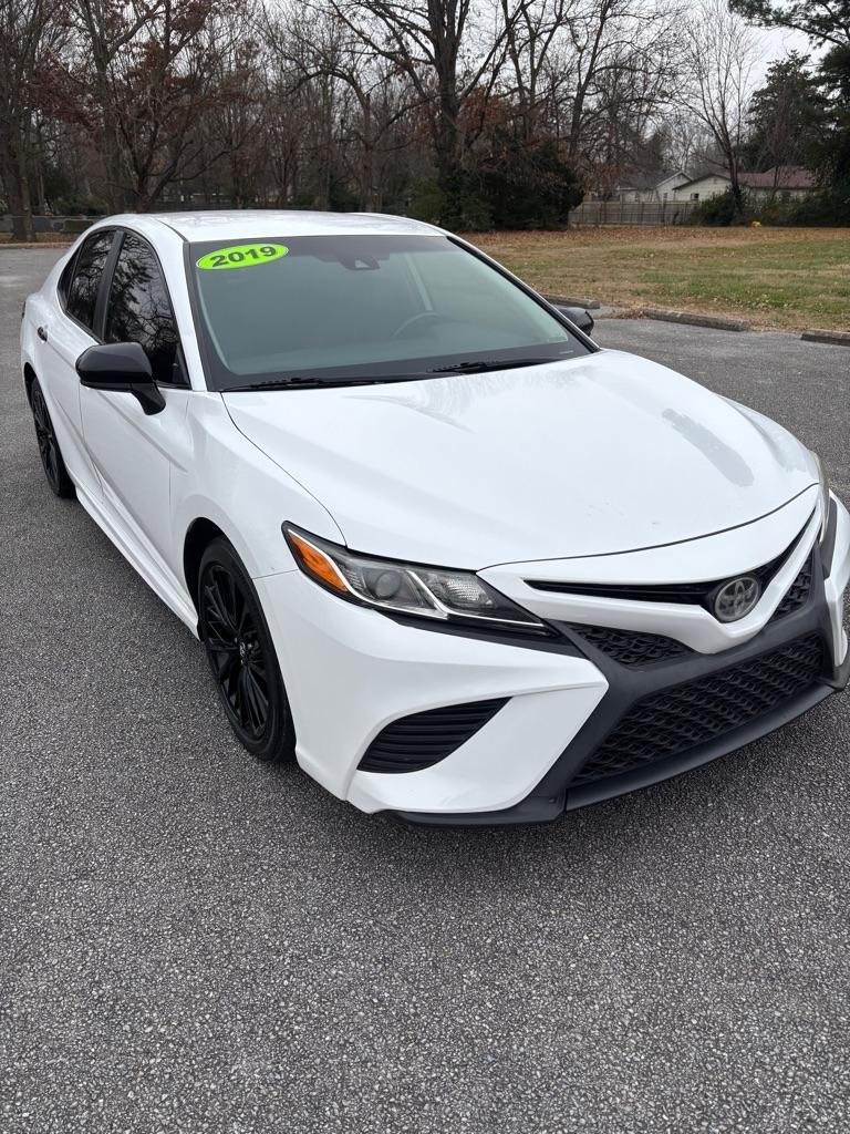 Toyota Camry SE 2019