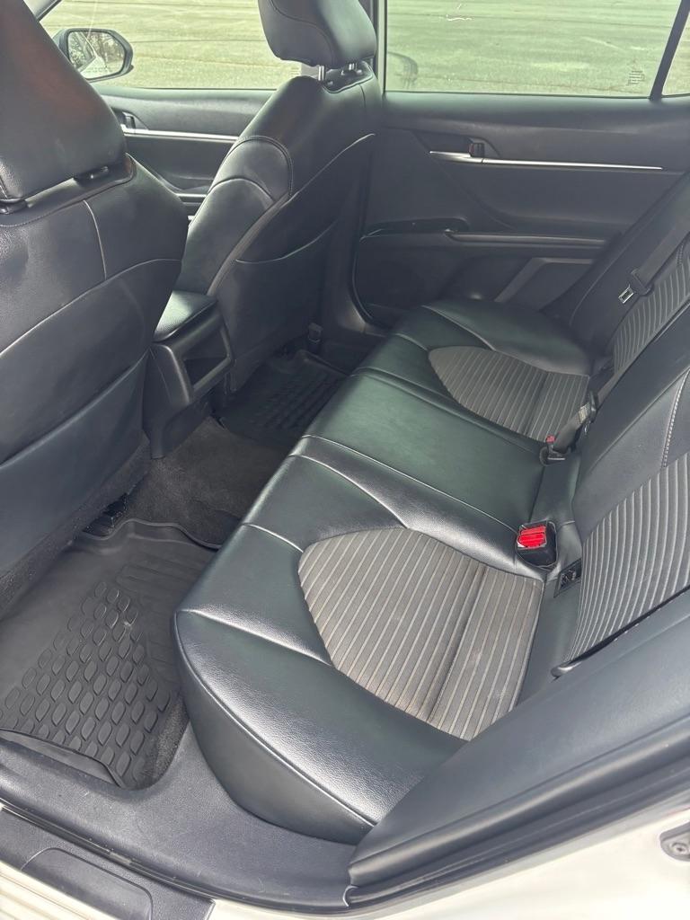 Toyota Camry SE 2019