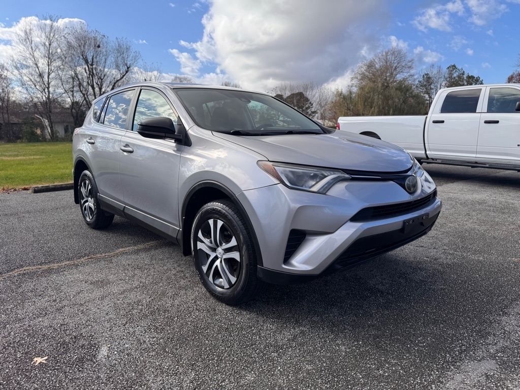 Toyota RAV4 LE AWD 2017
