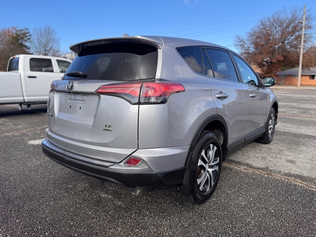 Toyota RAV4 LE AWD 2017