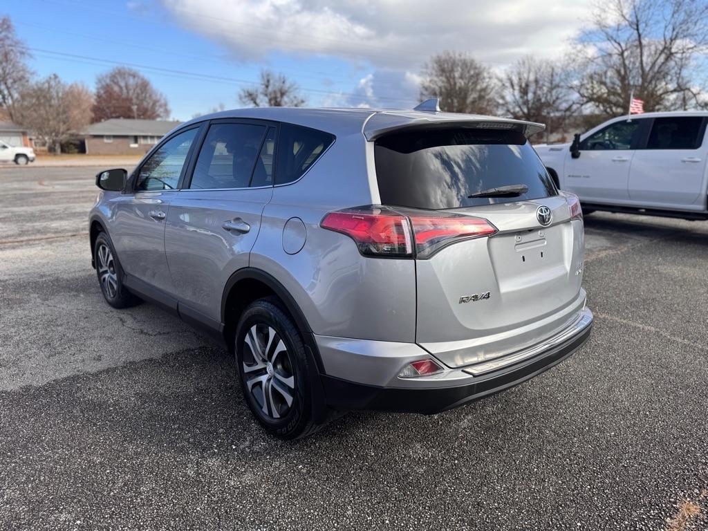 Toyota RAV4 LE AWD 2017