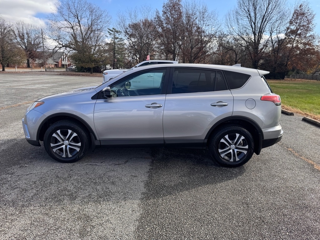 Toyota RAV4 LE AWD 2017