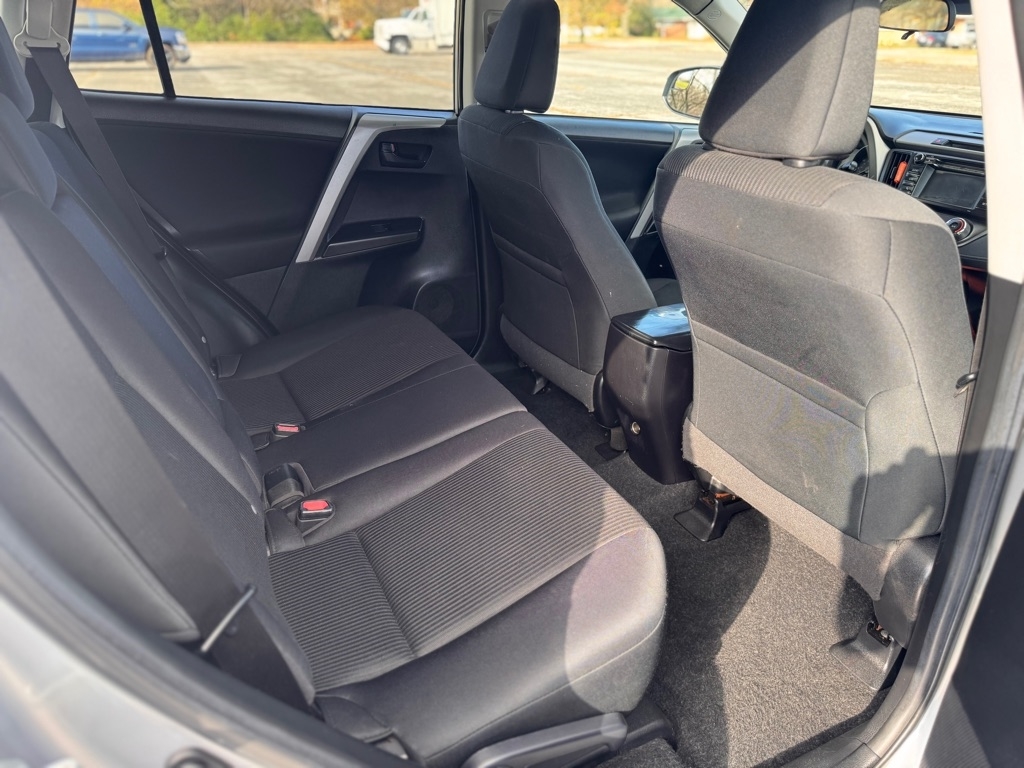 Toyota RAV4 LE AWD 2017