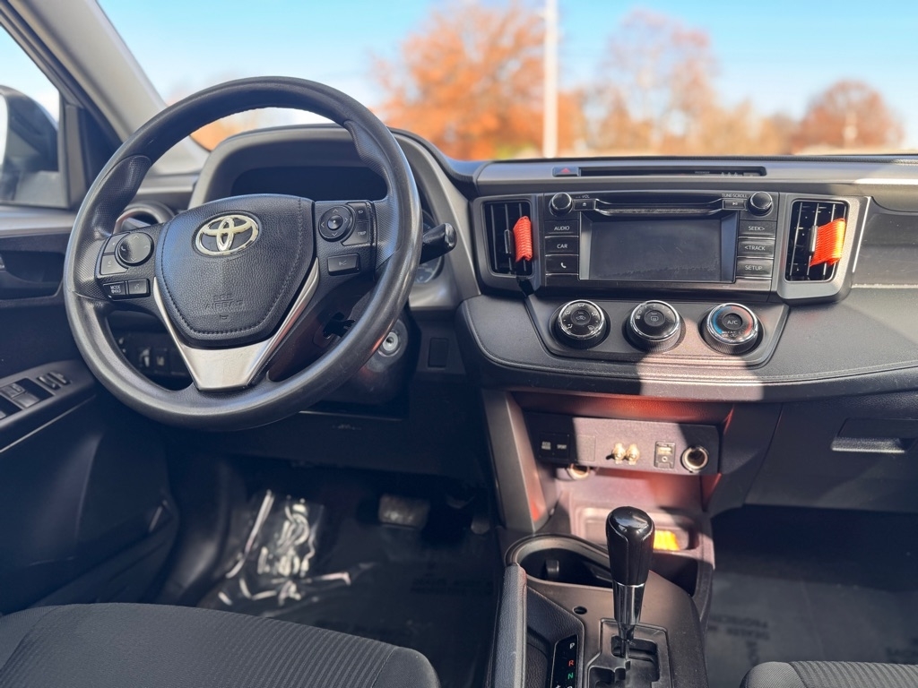 Toyota RAV4 LE AWD 2017