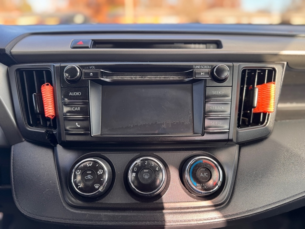 Toyota RAV4 LE AWD 2017