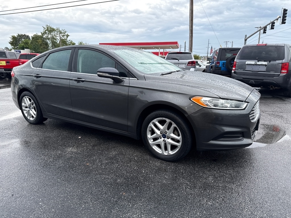 Ford Fusion SE 2016