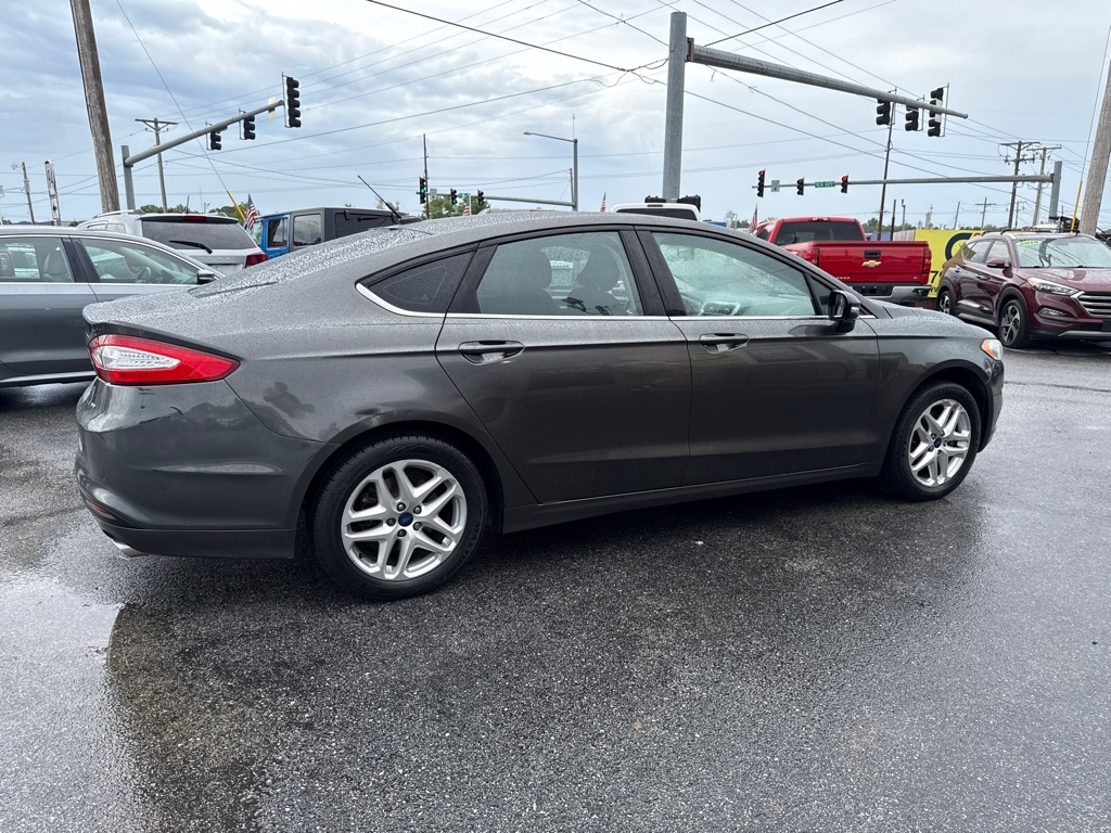 Ford Fusion SE 2016