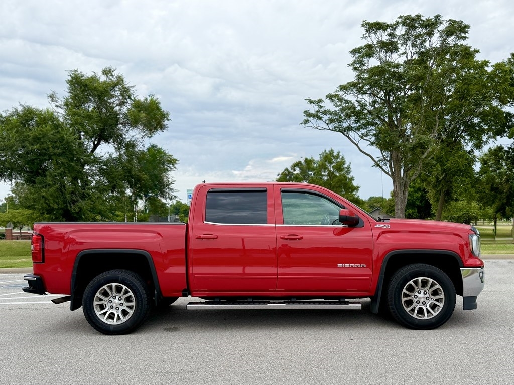 GMC Sierra 1500 SLE Crew Cab Long Box 4WD 2017