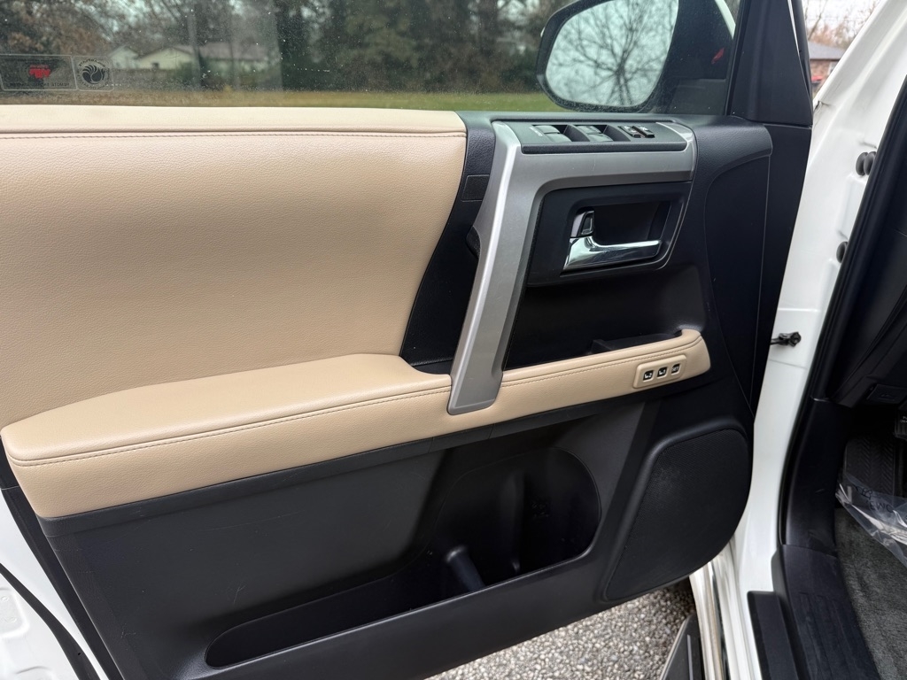 Toyota 4Runner SR5 2WD 2016