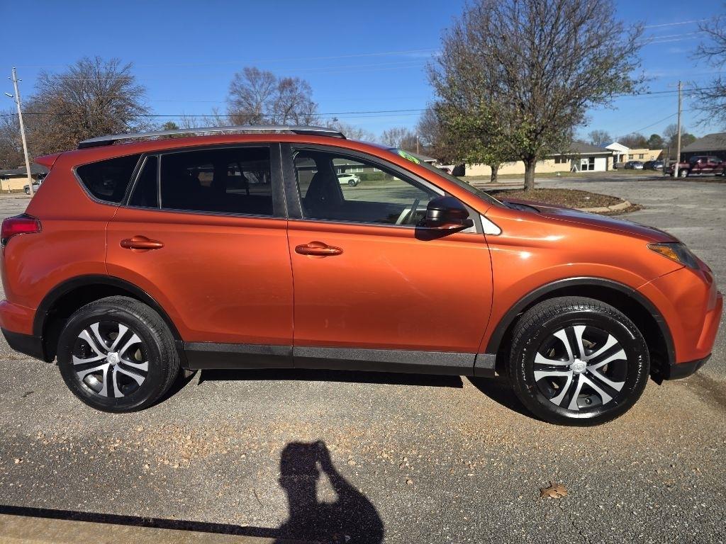 Toyota RAV4 LE AWD 2016