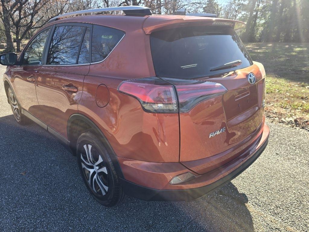 Toyota RAV4 LE AWD 2016