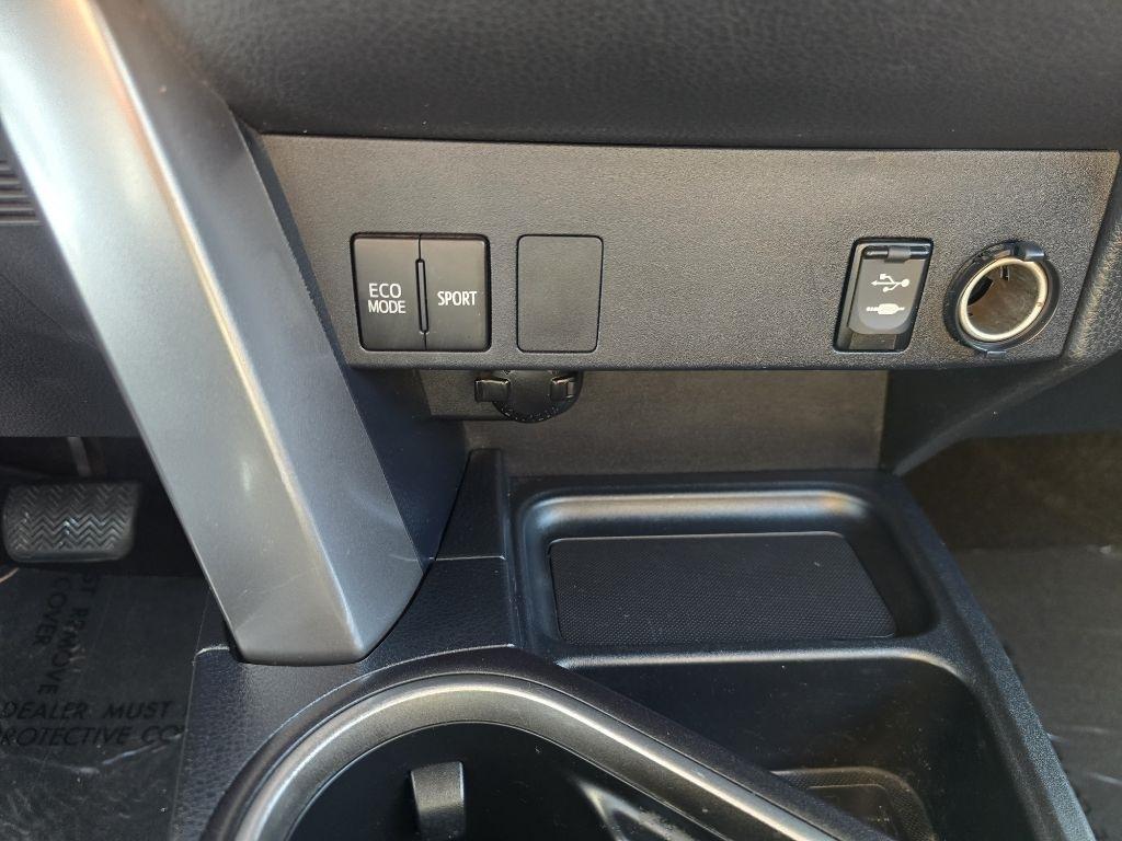 Toyota RAV4 LE AWD 2016