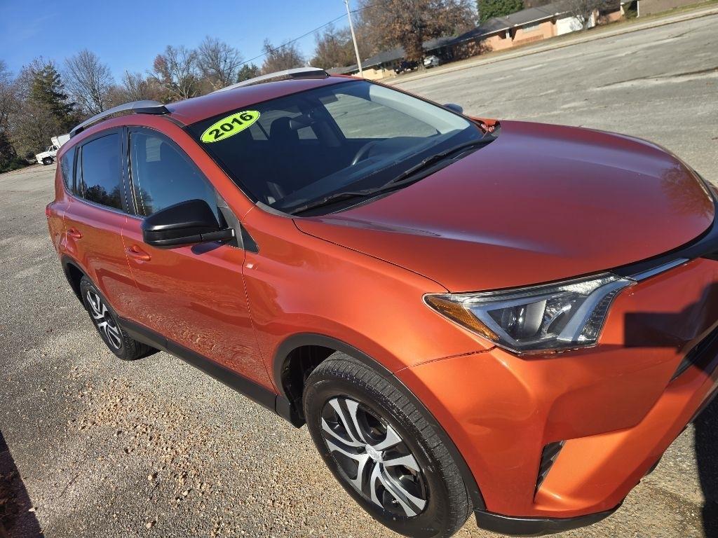 Toyota RAV4 LE AWD 2016