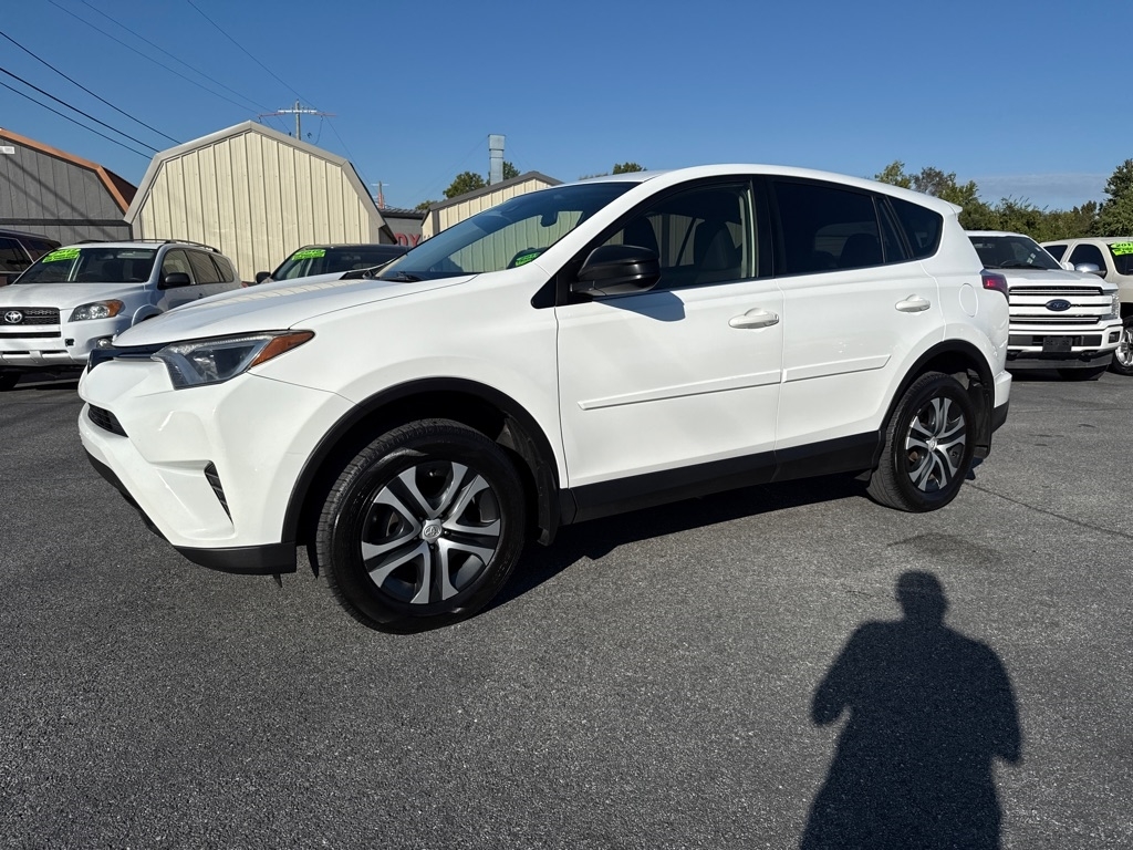 Toyota RAV4 LE FWD 2018