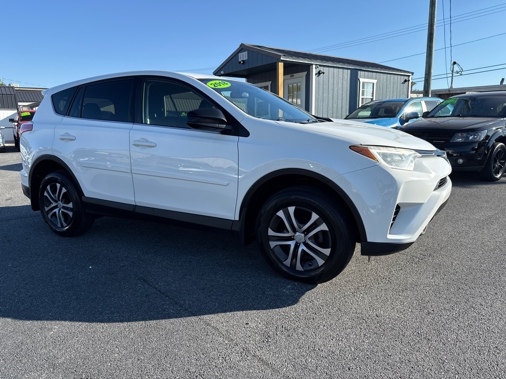 Toyota RAV4 LE FWD 2018