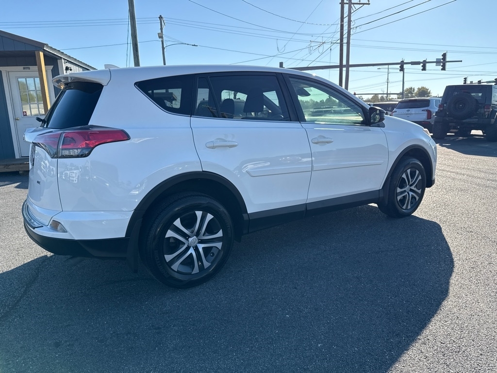 Toyota RAV4 LE FWD 2018