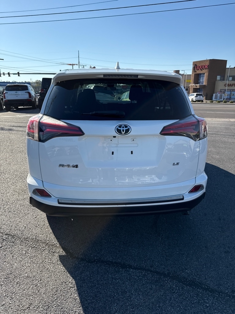 Toyota RAV4 LE FWD 2018