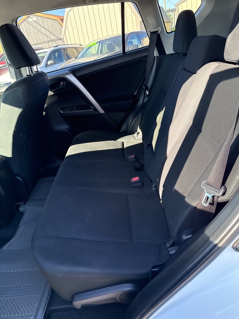 Toyota RAV4 LE FWD 2018