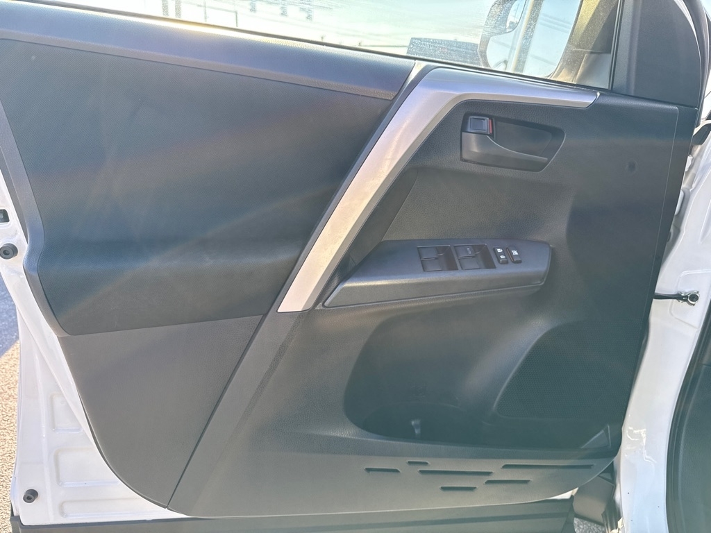 Toyota RAV4 LE FWD 2018