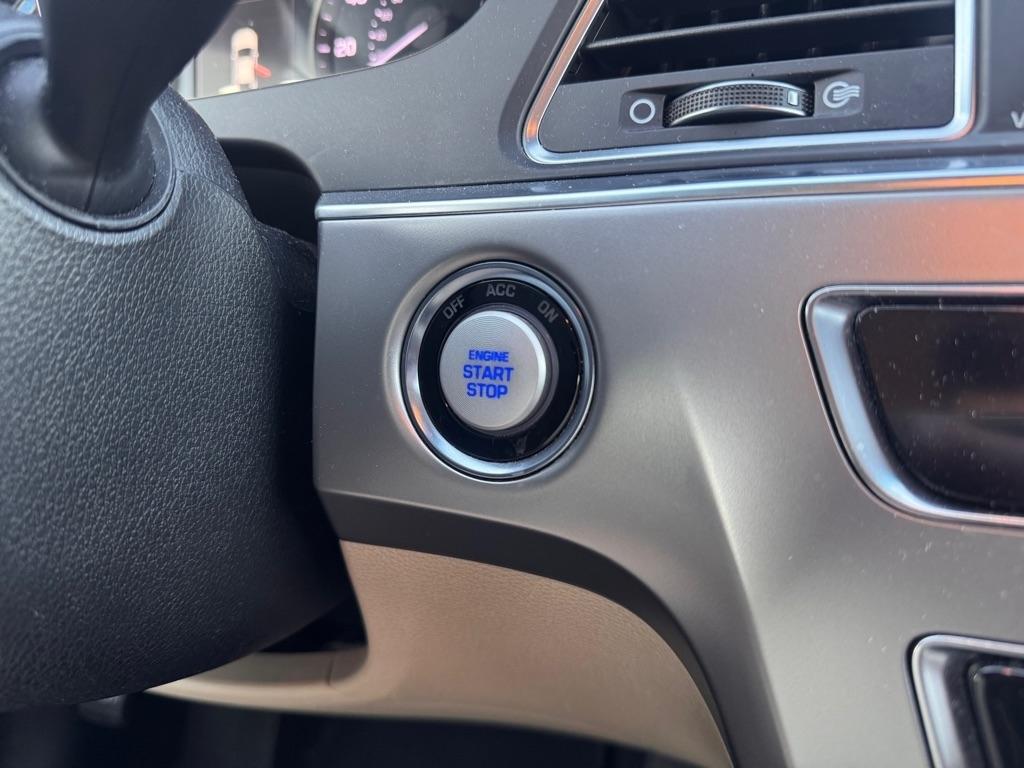 Hyundai Sonata Hybrid Base 2016