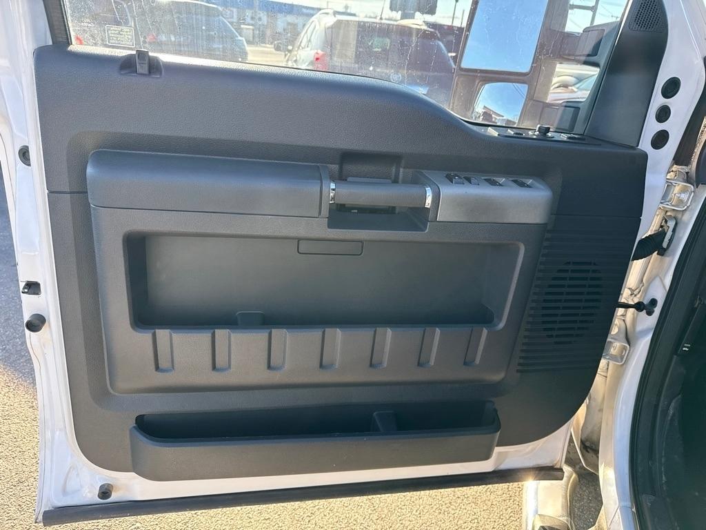 Ford Super Duty F-250 SRW XL Crew Cab 4WD 2011