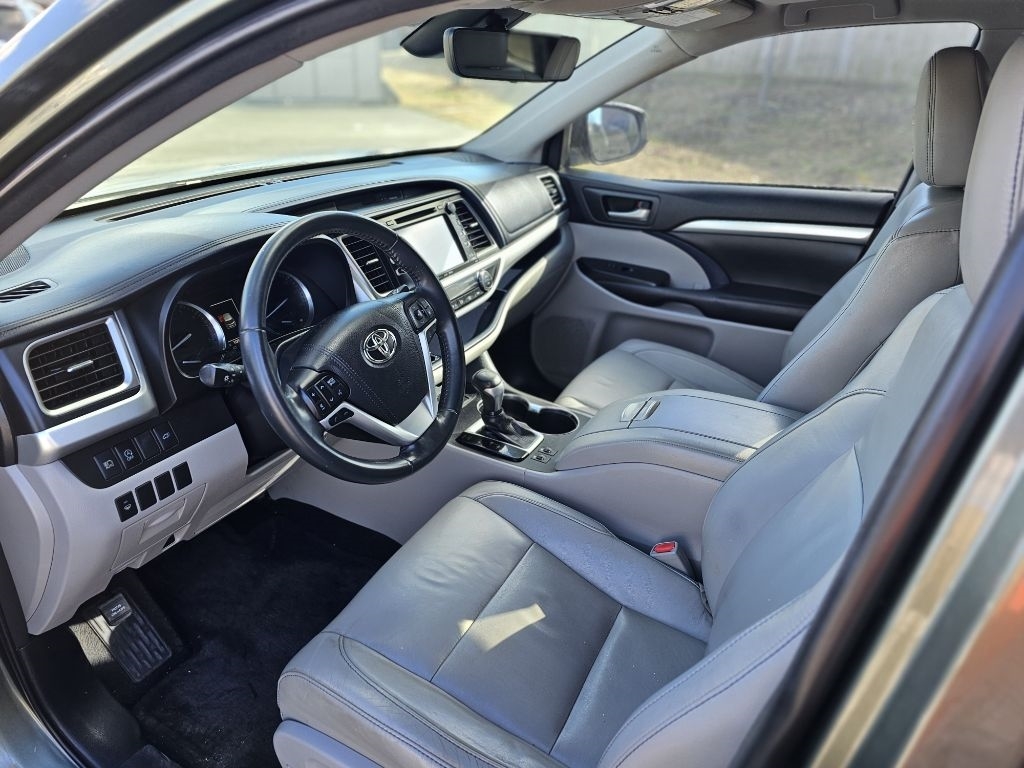 Toyota Highlander SE FWD V6 2018