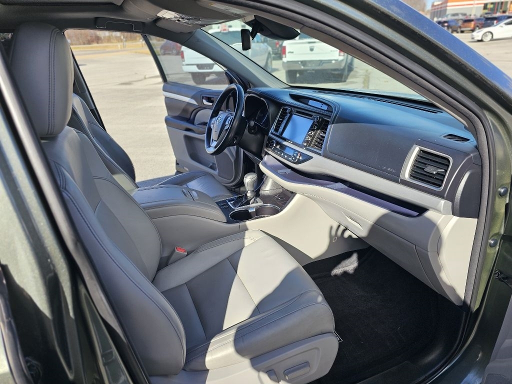 Toyota Highlander SE FWD V6 2018