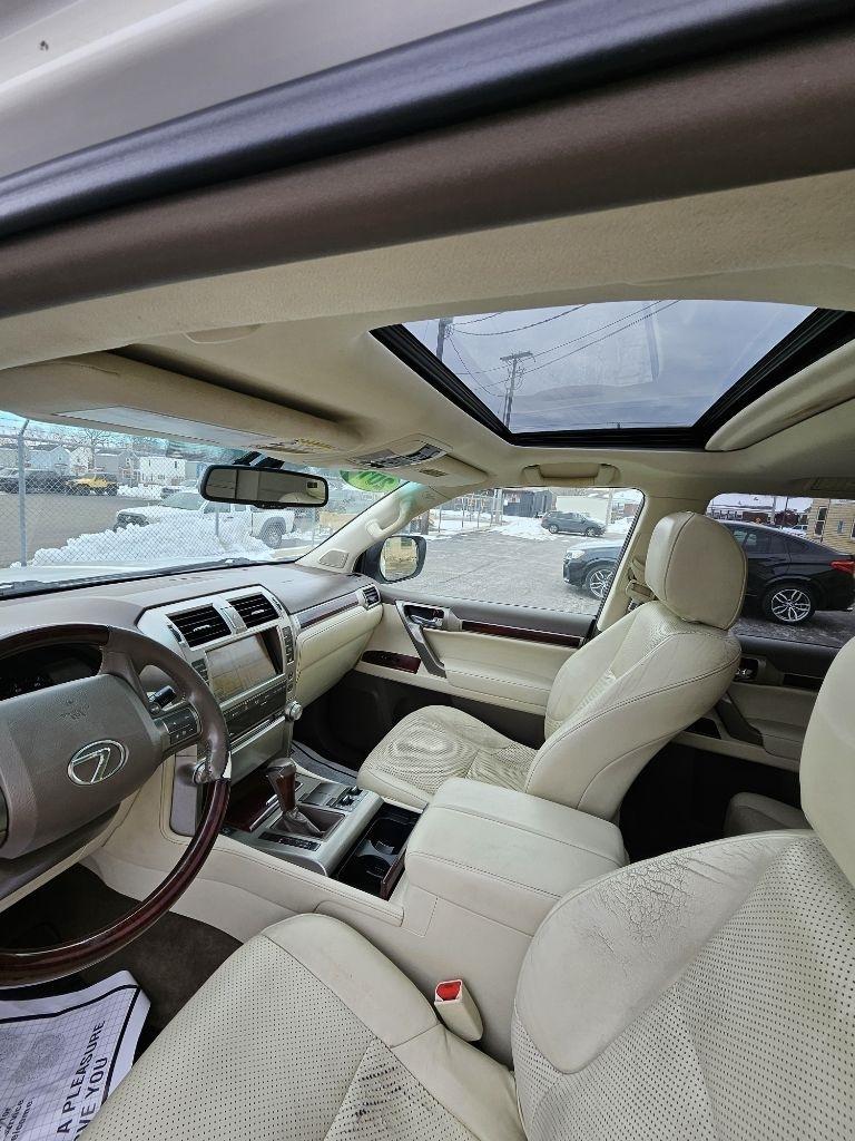 Lexus GX 460 Sport Utility 2010