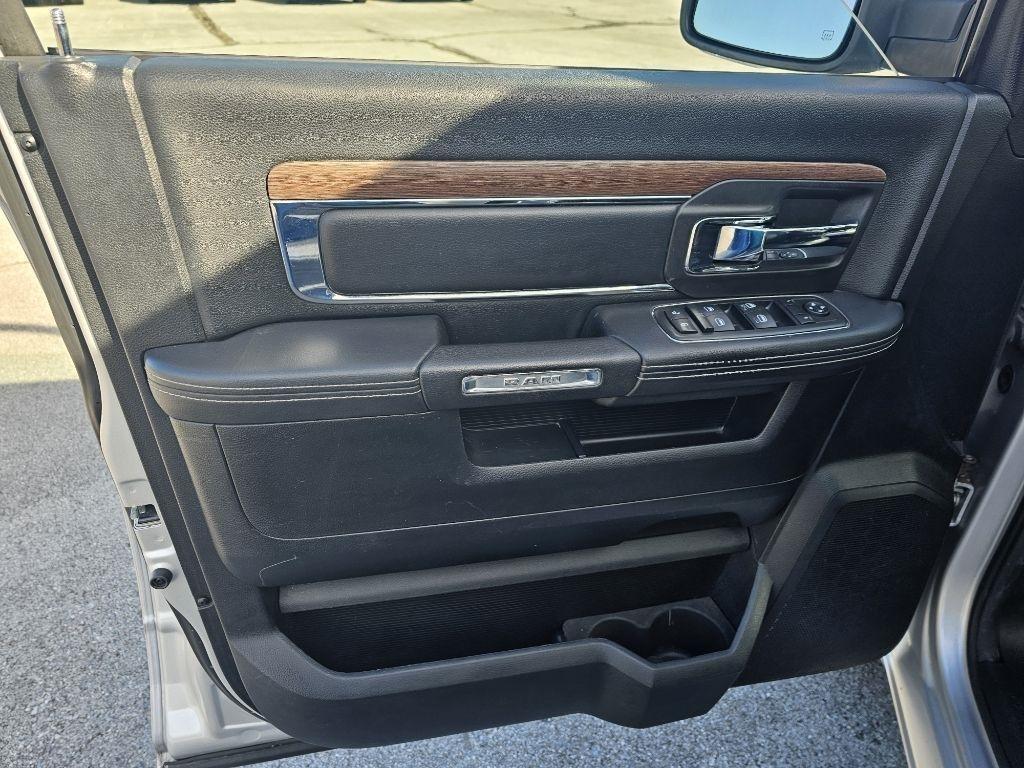 RAM 1500 Laramie Crew Cab SWB 4WD 2014