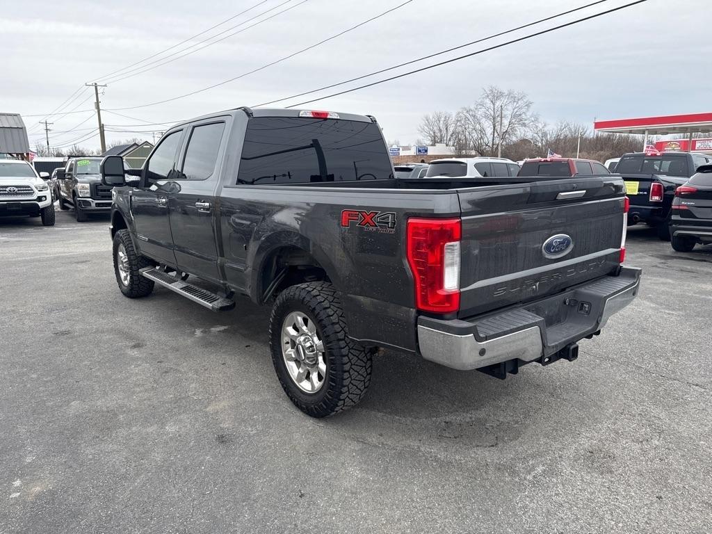 Ford Super Duty F-250 SRW Lariat Crew Cab 4WD 2017