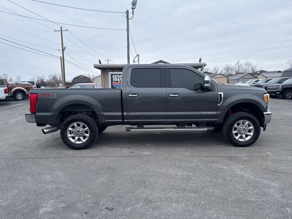Ford Super Duty F-250 SRW Lariat Crew Cab 4WD 2017