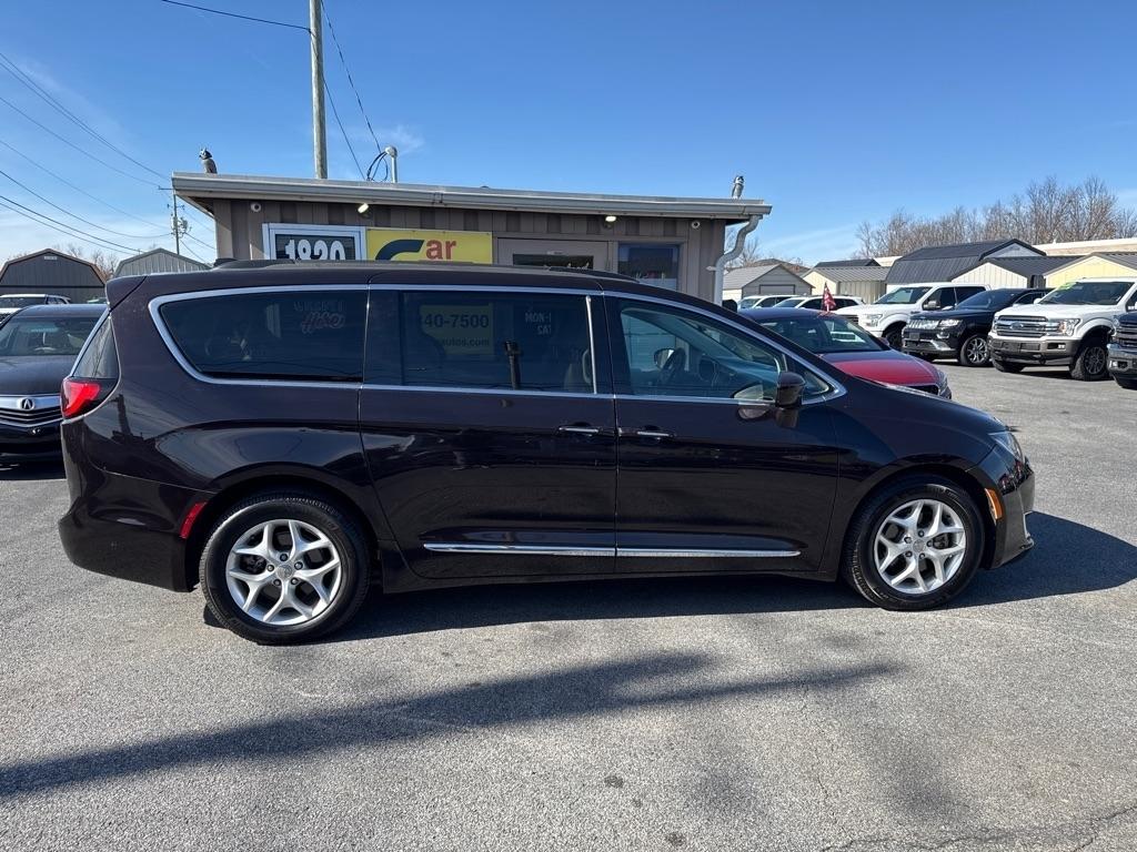 Chrysler Pacifica Touring-L 2017