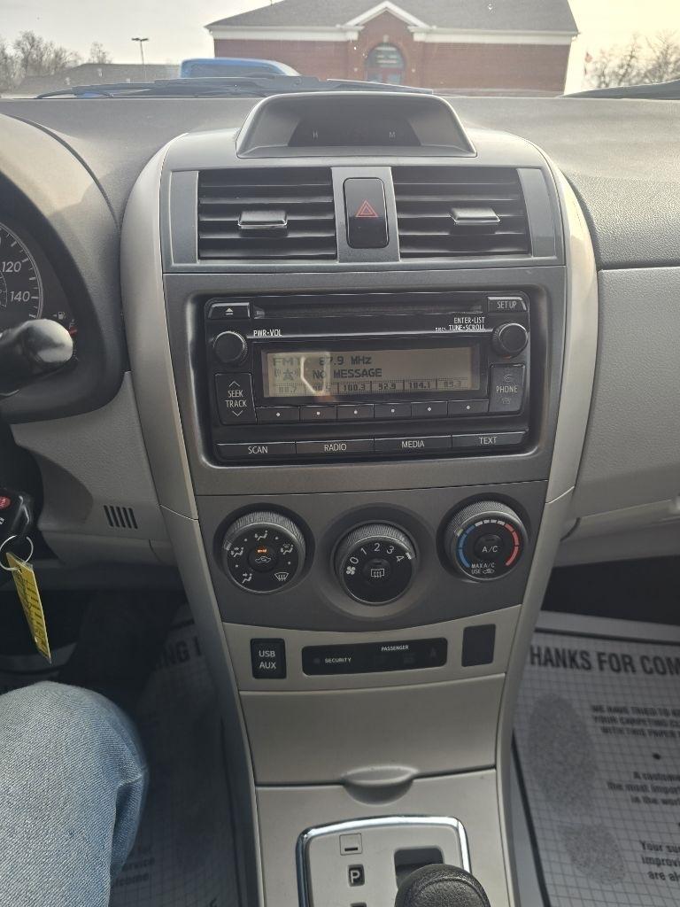 Toyota Corolla L 4-Speed AT 2012