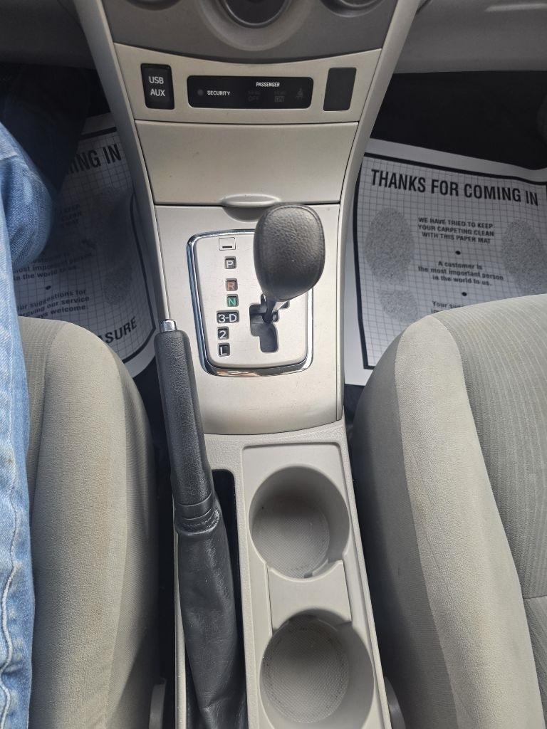 Toyota Corolla L 4-Speed AT 2012