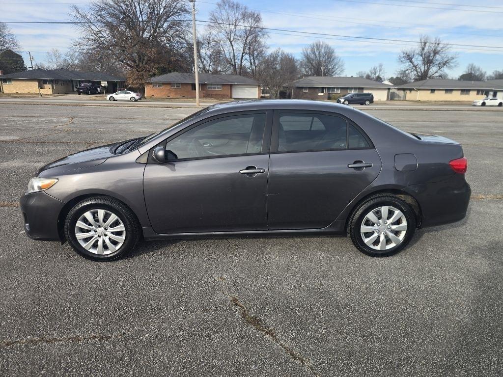 Toyota Corolla L 4-Speed AT 2012