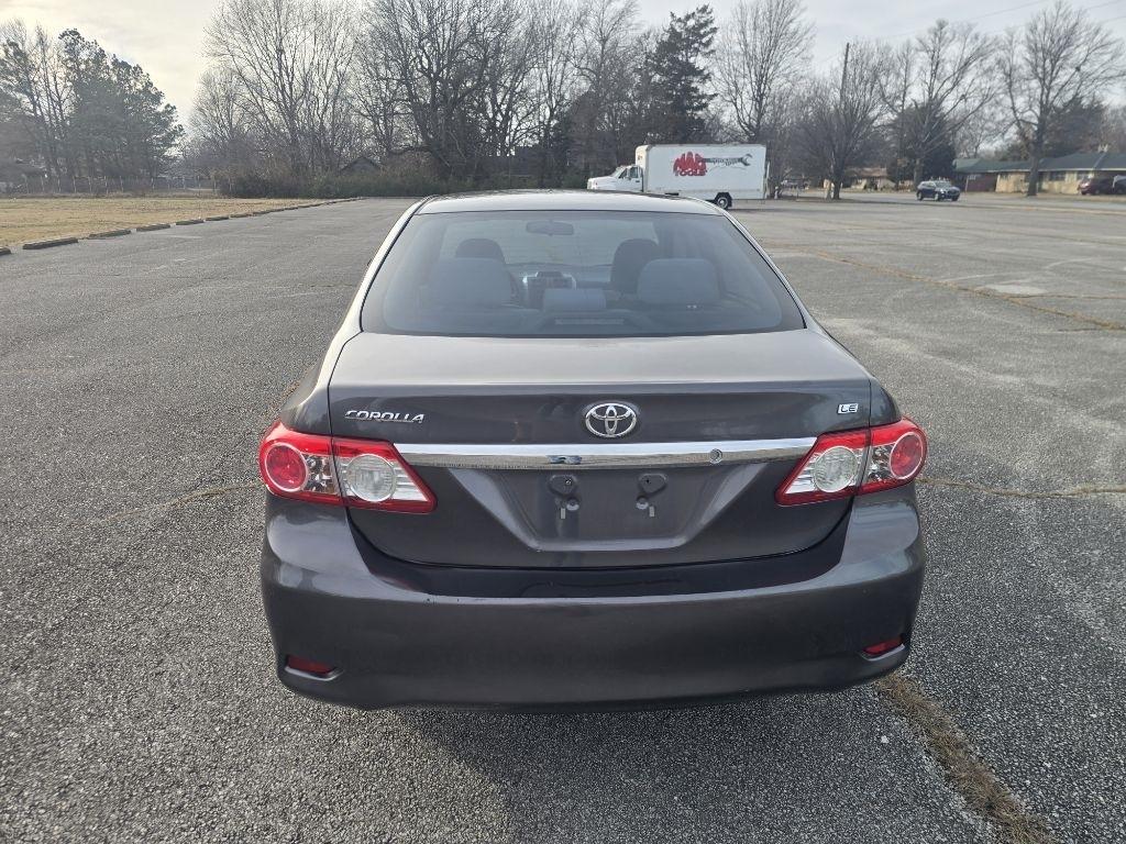 Toyota Corolla L 4-Speed AT 2012