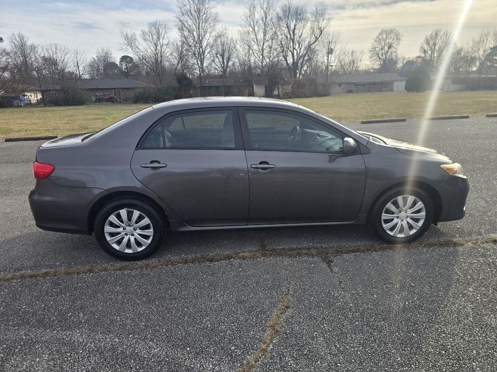 Toyota Corolla L 4-Speed AT 2012