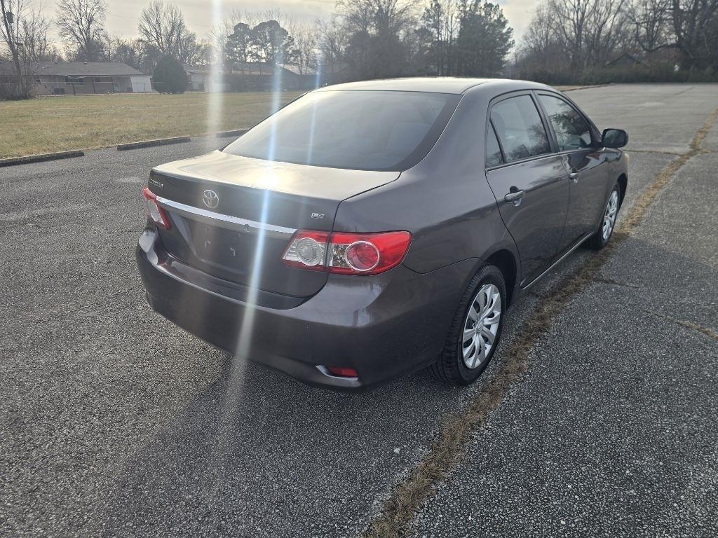 Toyota Corolla L 4-Speed AT 2012