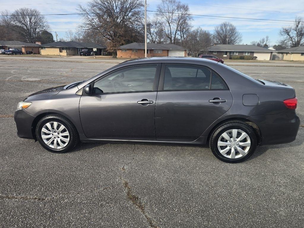 Toyota Corolla L 4-Speed AT 2012