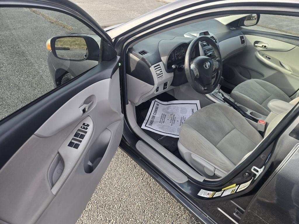 Toyota Corolla L 4-Speed AT 2012