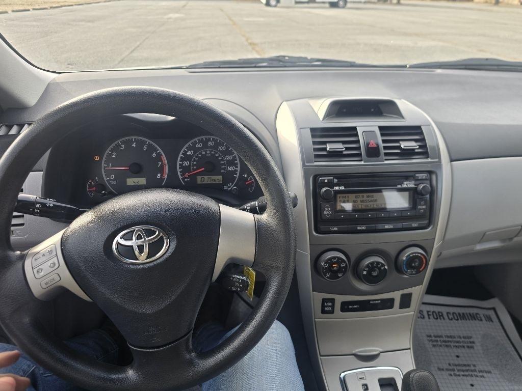 Toyota Corolla L 4-Speed AT 2012