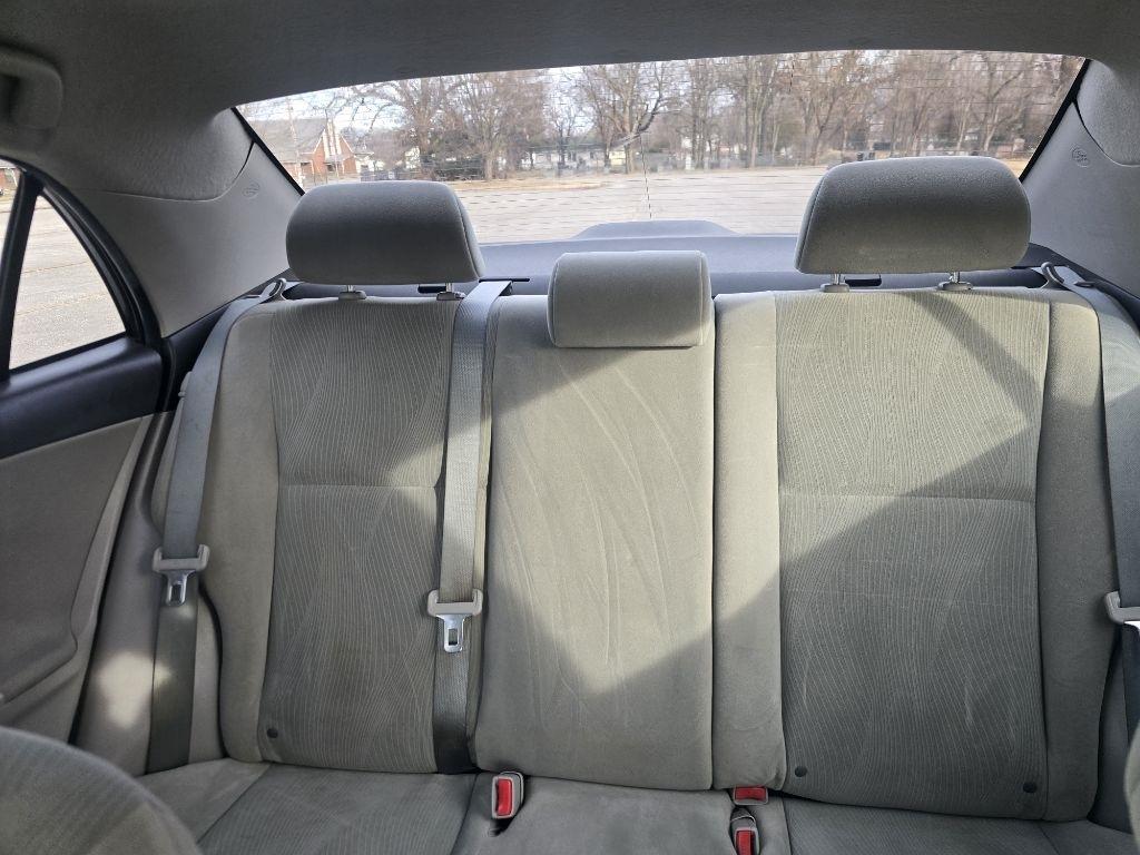 Toyota Corolla L 4-Speed AT 2012