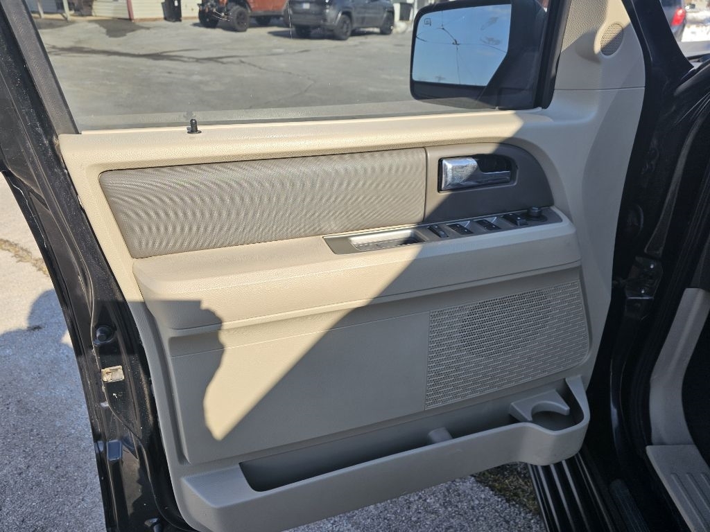 Ford Expedition EL King Ranch 4WD 2011