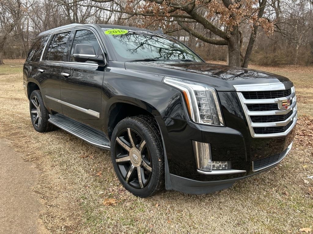 Cadillac Escalade Luxury 2WD 2016