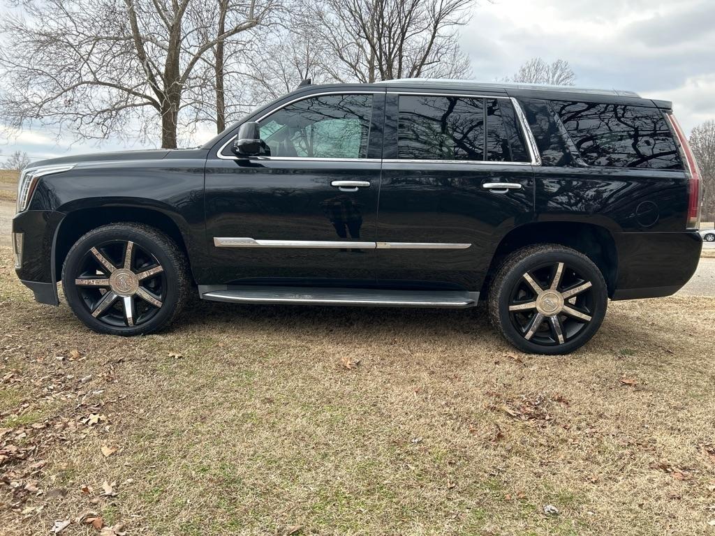 Cadillac Escalade Luxury 2WD 2016
