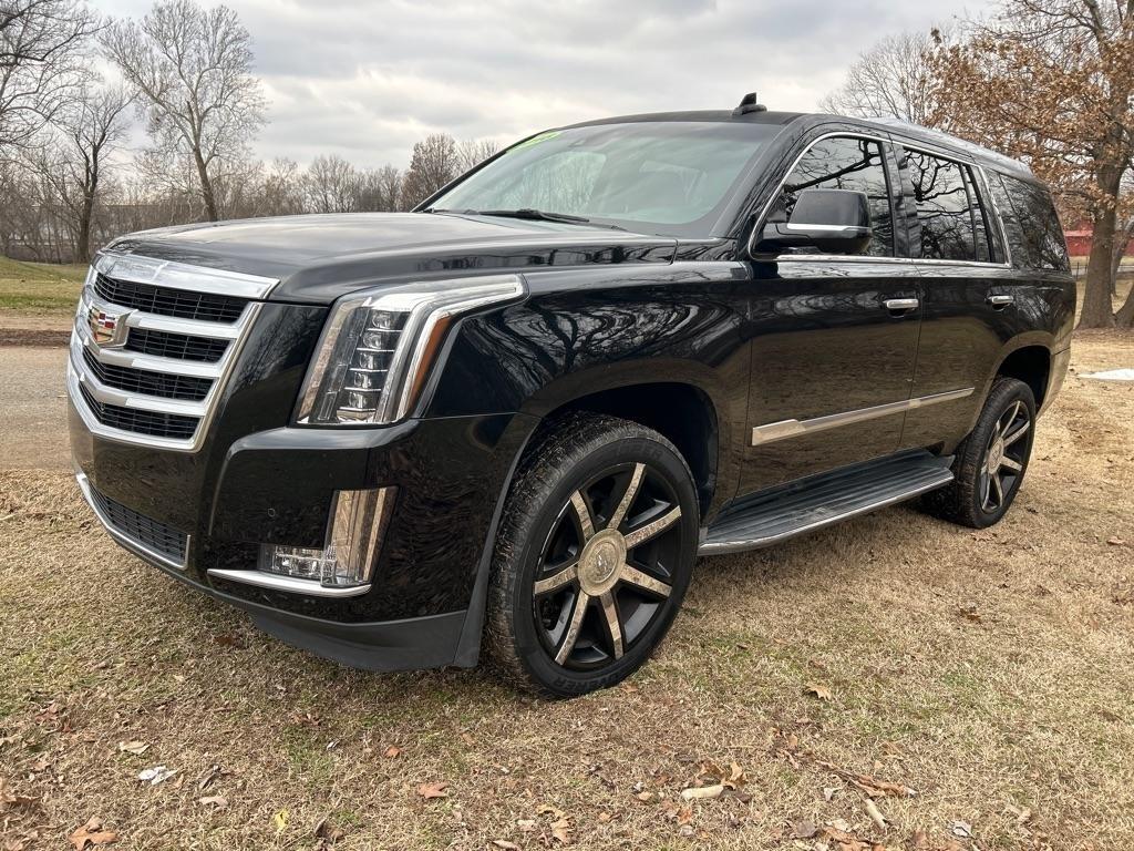 Cadillac Escalade Luxury 2WD 2016