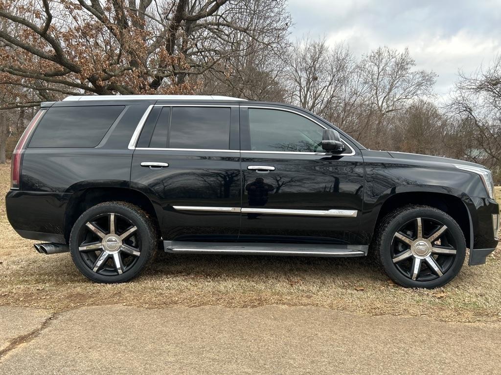 Cadillac Escalade Luxury 2WD 2016